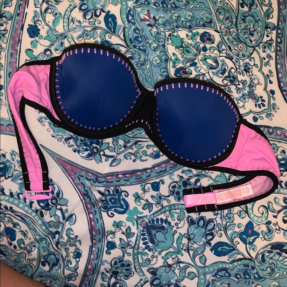 Strapless Victoria’s Secret bathing suit top!